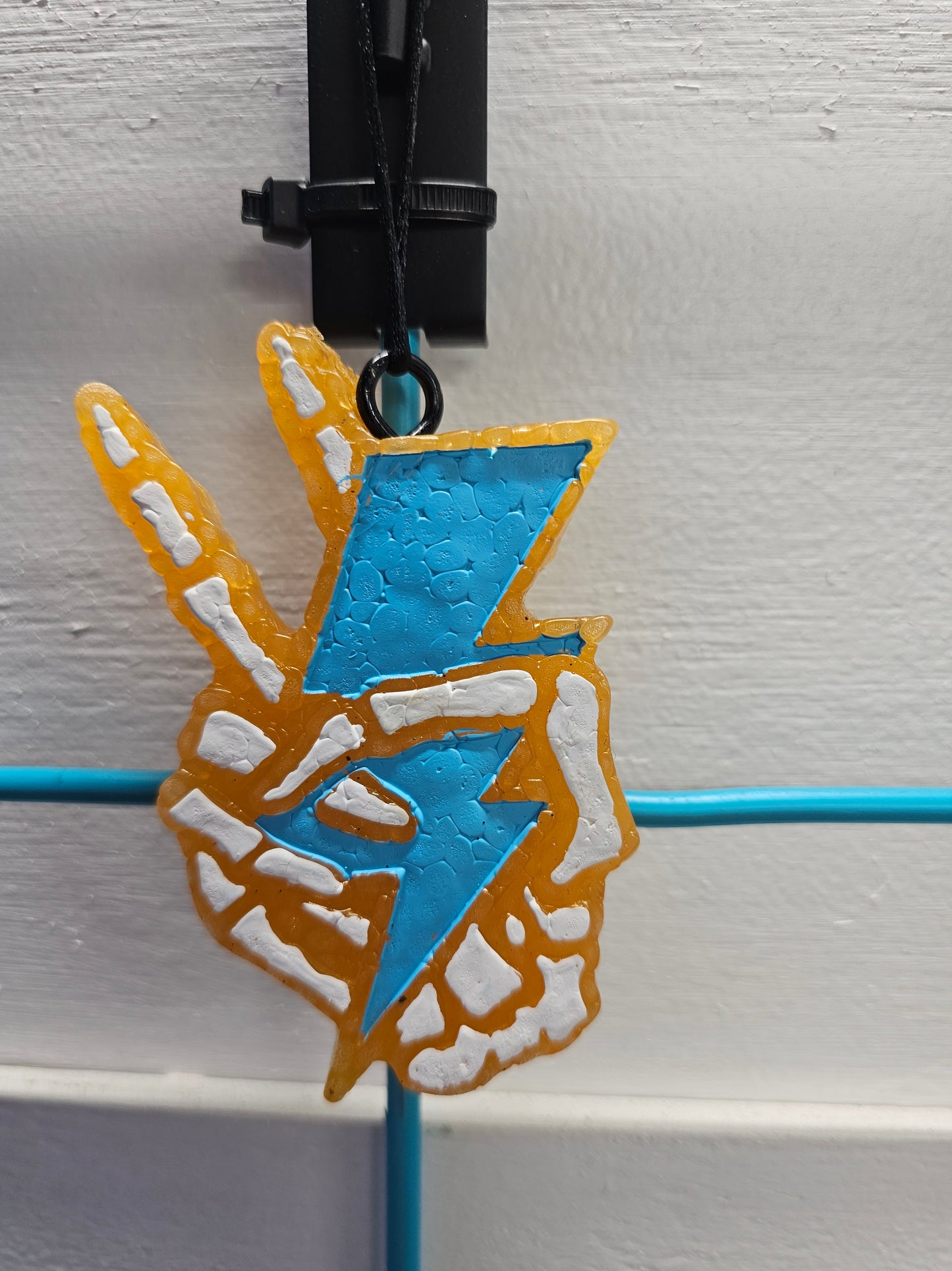 Peace lightening bolt